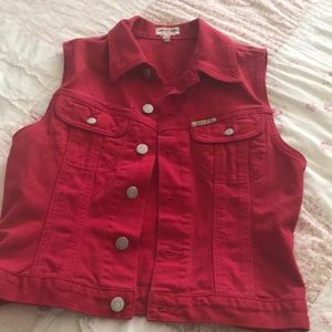 Chaleco rojo de mezclilla